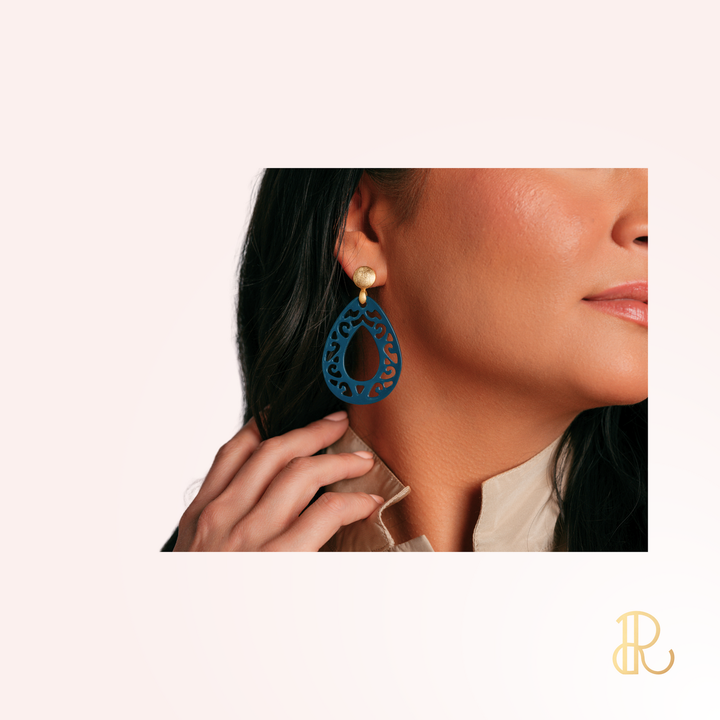 FENARA STATEMENT EARRING