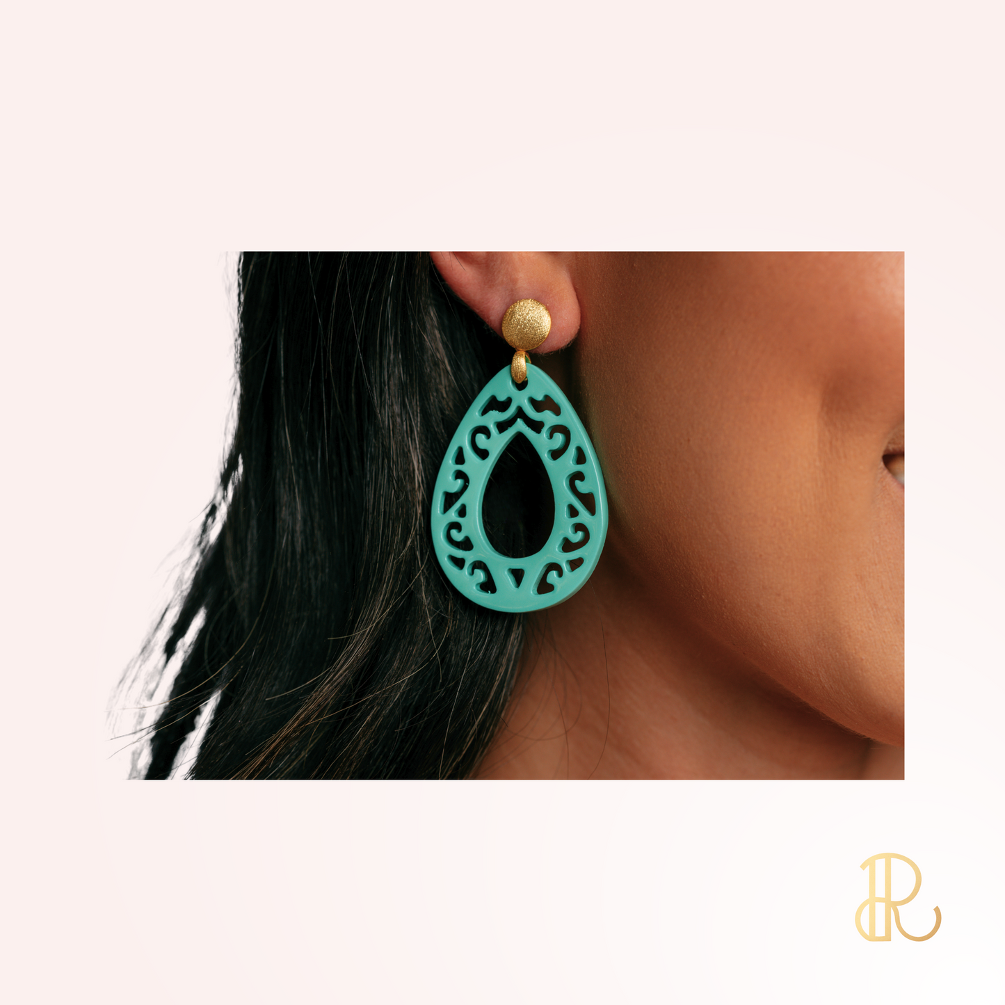 FENARA STATEMENT EARRING